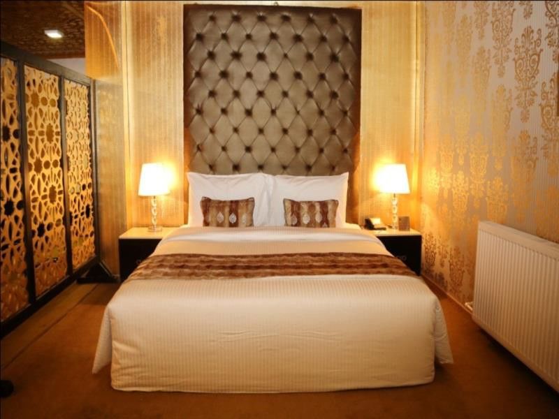 Batra Hotels And Residences Srīnagar Esterno foto