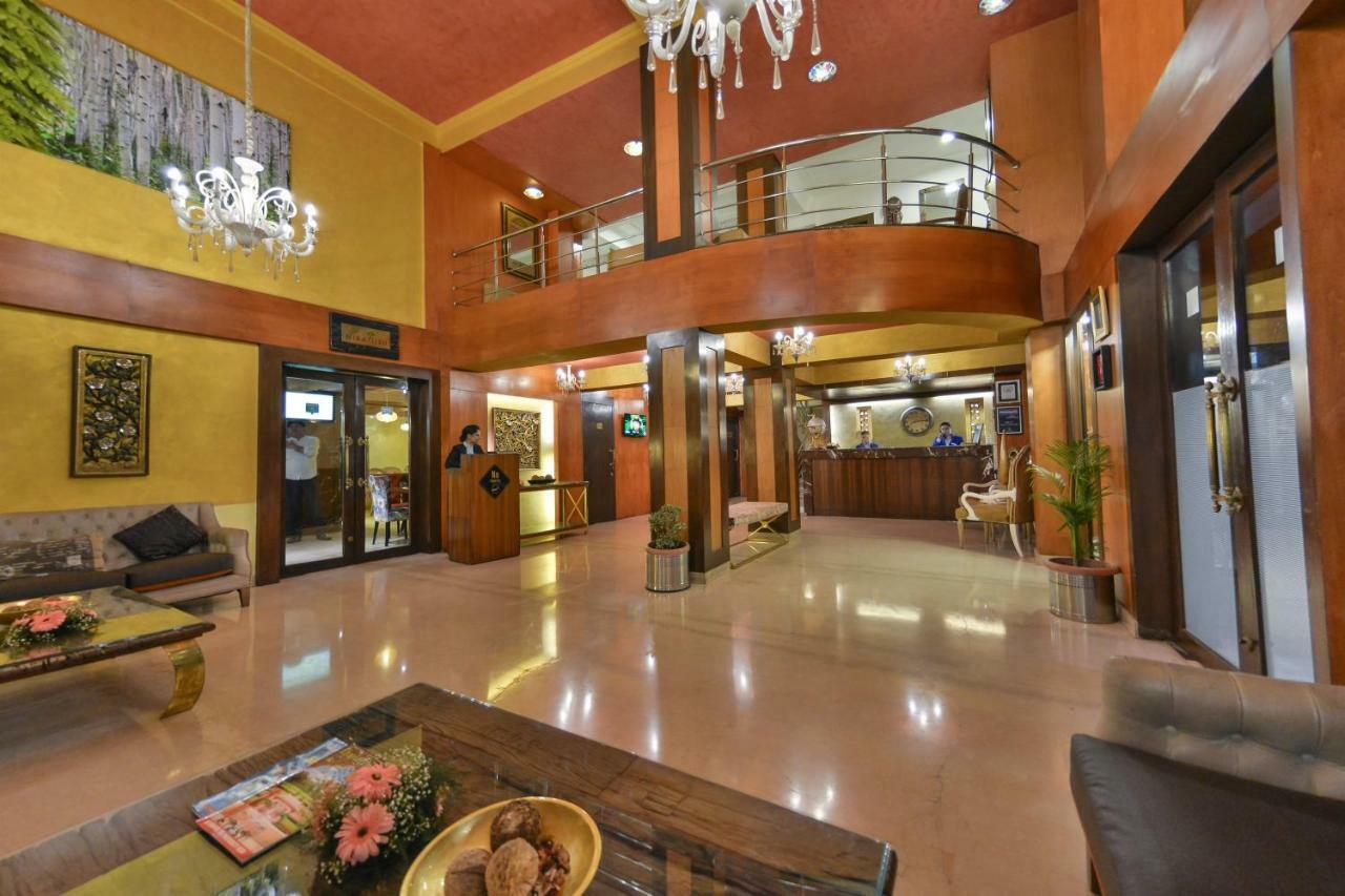 Batra Hotels And Residences Srīnagar Esterno foto