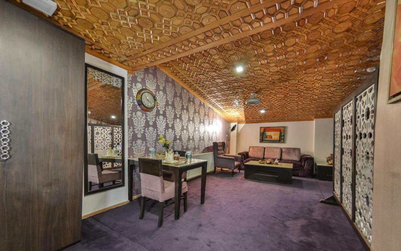 Batra Hotels And Residences Srīnagar Esterno foto