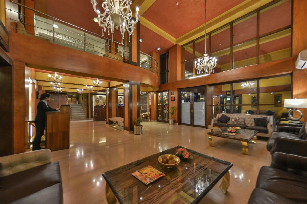 Batra Hotels And Residences Srīnagar Esterno foto