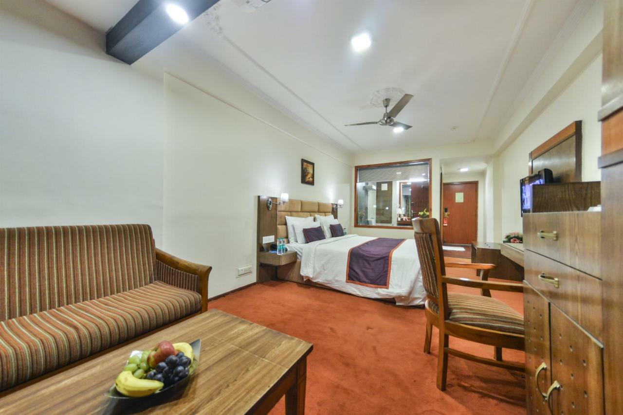 Batra Hotels And Residences Srīnagar Esterno foto