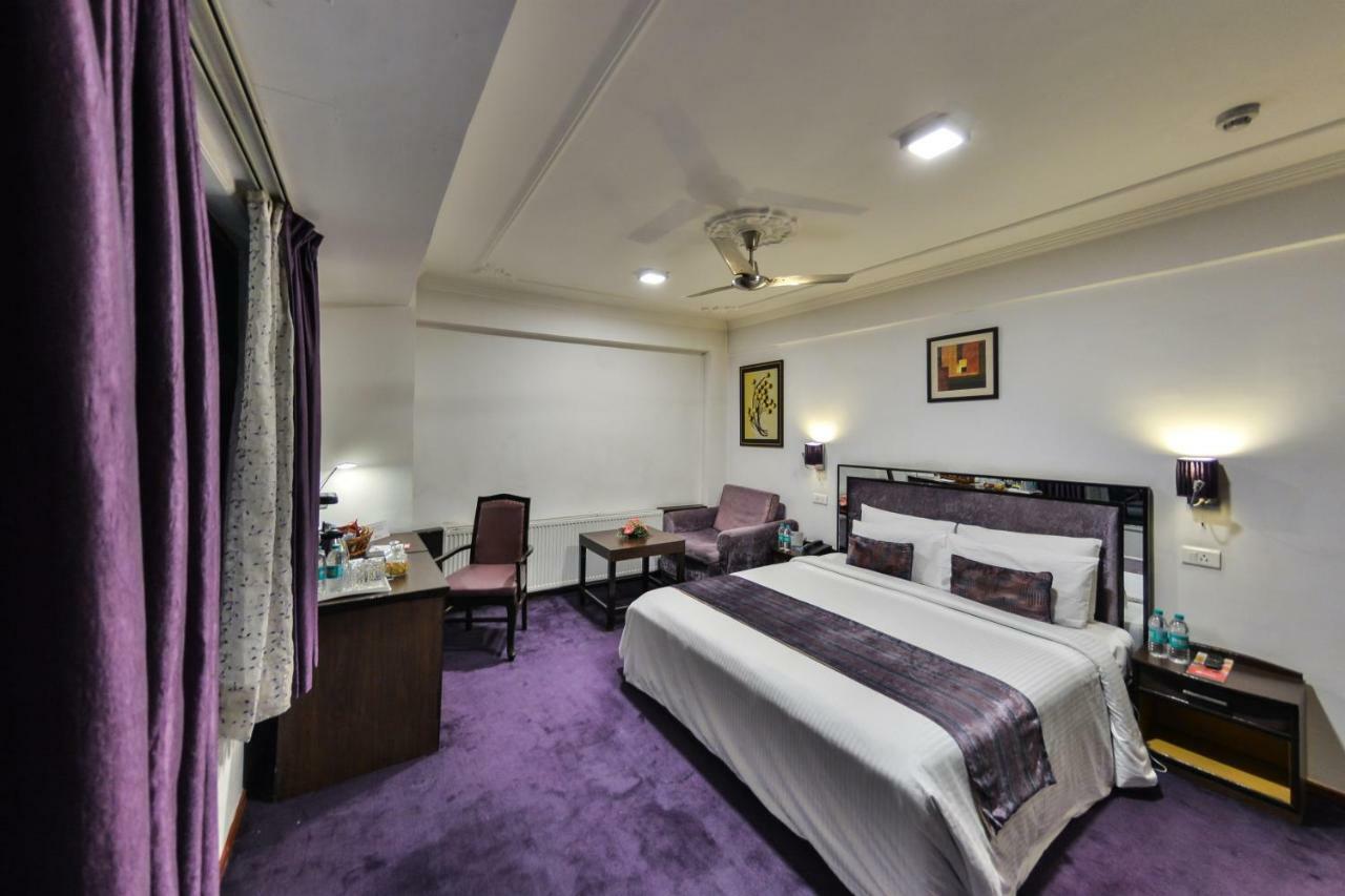 Batra Hotels And Residences Srīnagar Esterno foto