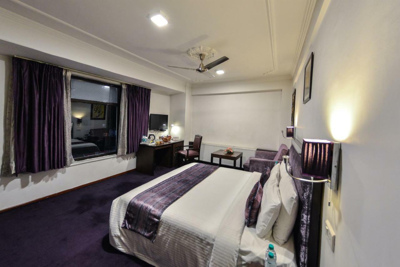 Batra Hotels And Residences Srīnagar Esterno foto