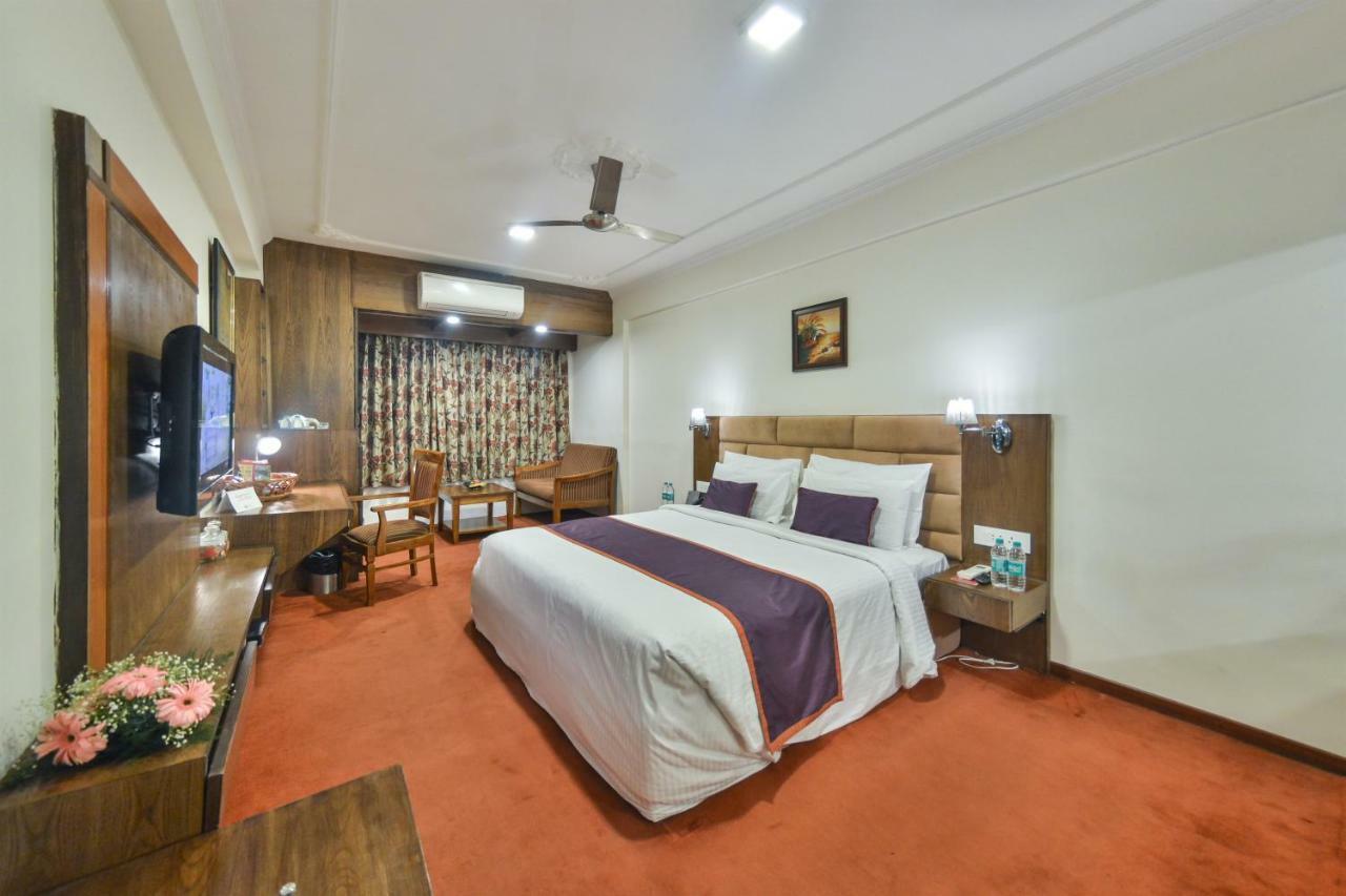 Batra Hotels And Residences Srīnagar Esterno foto