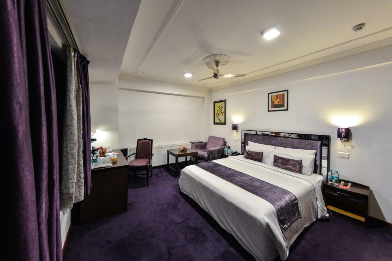 Batra Hotels And Residences Srīnagar Esterno foto