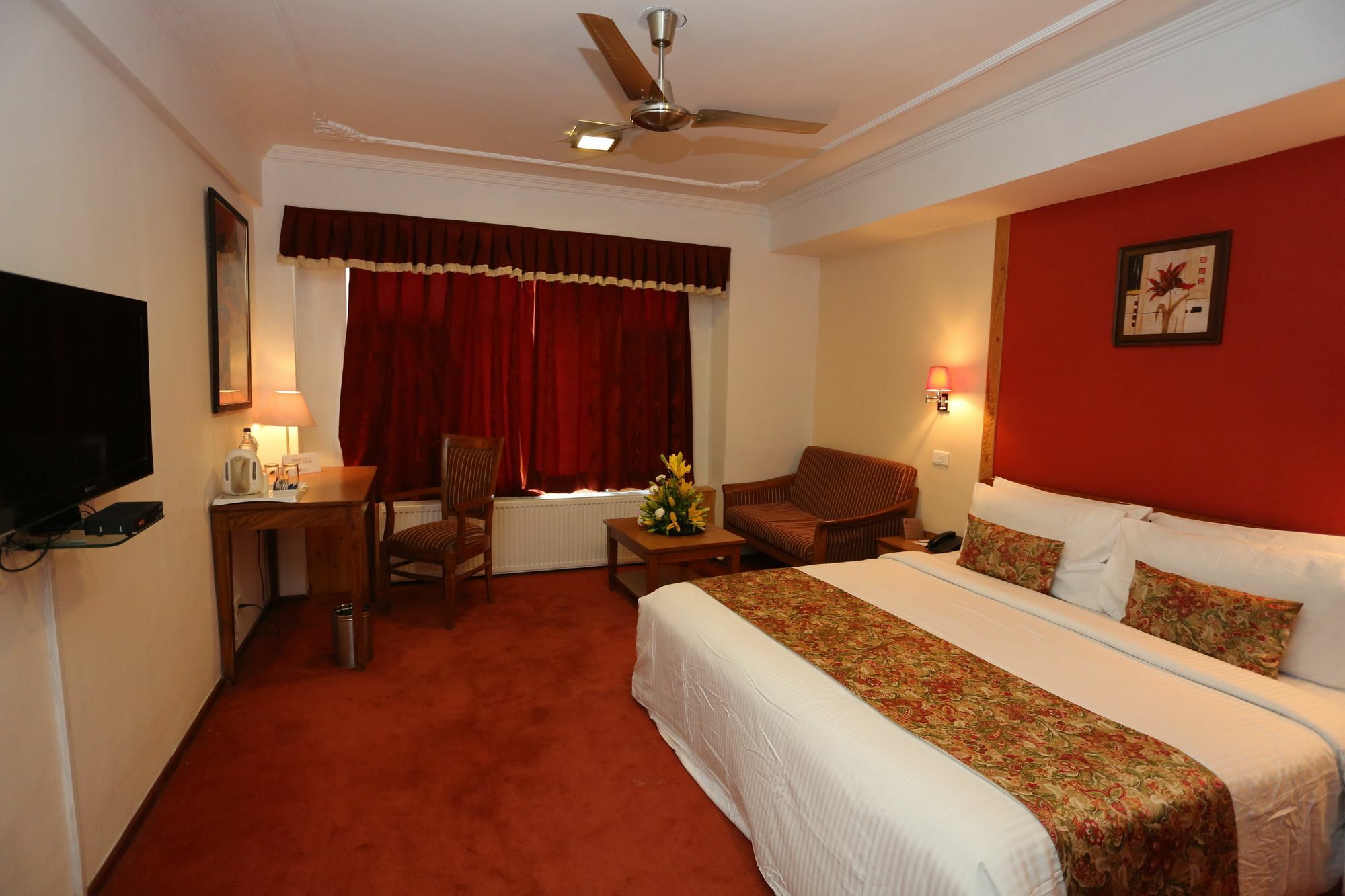 Batra Hotels And Residences Srīnagar Esterno foto